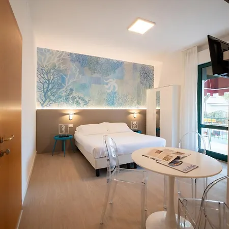 Beverly 3*